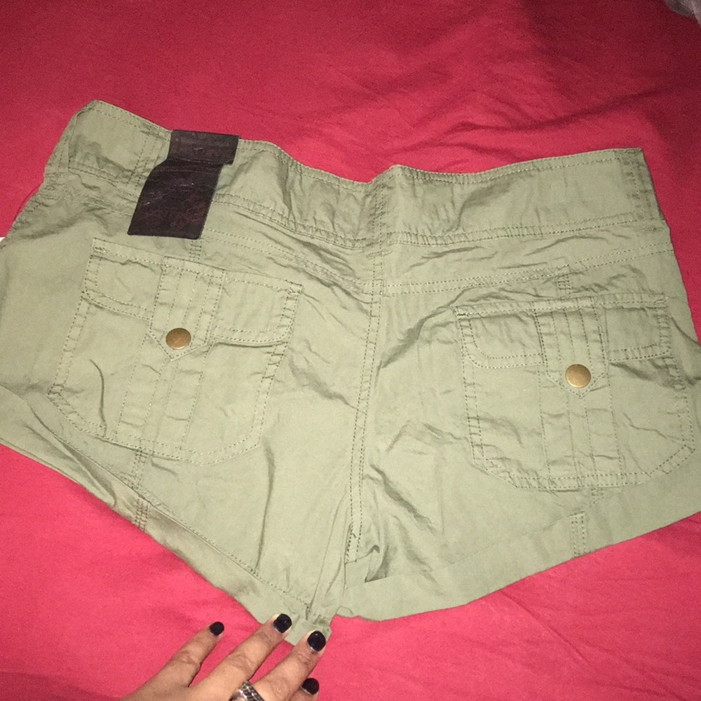 13 but it’s small a size 11 12 will fit Perfect
